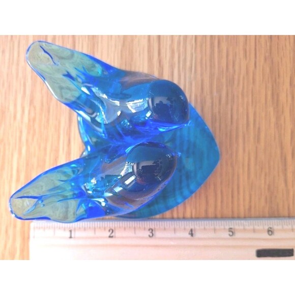 Vtg Signed Leo Ward Bluebirds of Happiness on Heart Glass Figurine Paperweight - Picture 3 of 9